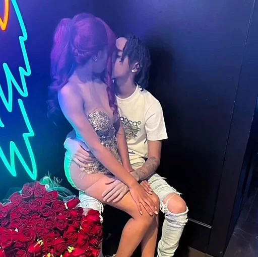 🥰 Стикер «Bloodhound Lil Jeff» для Telegram