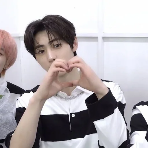 ❤️ Стикер «Up10tion» для Telegram