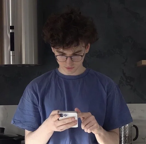 🥺 Стикер «максифилис» для Telegram
