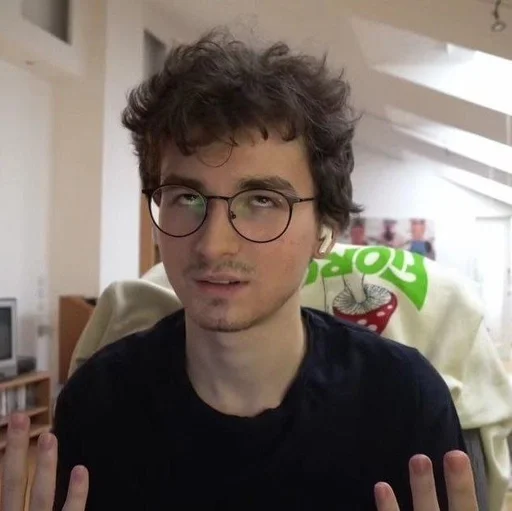 🥰 Стикер «максифилис» для Telegram