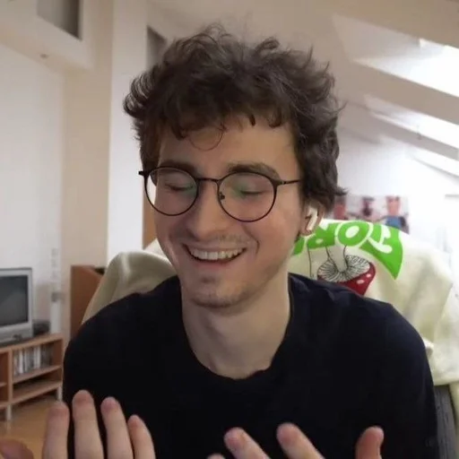 🥺 Стикер «максифилис» для Telegram