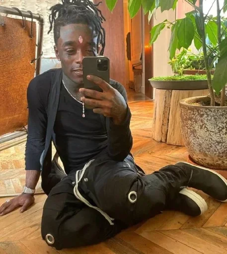 🤨 Стикер «Lil Uzi Vert» для Telegram