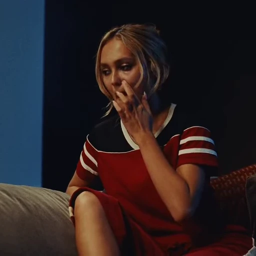 🩷 Стикер «Lily Depp» для Telegram