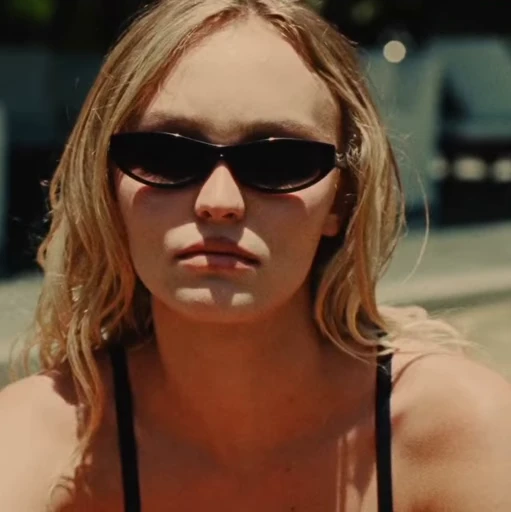 🩷 Стикер «Lily Depp» для Telegram