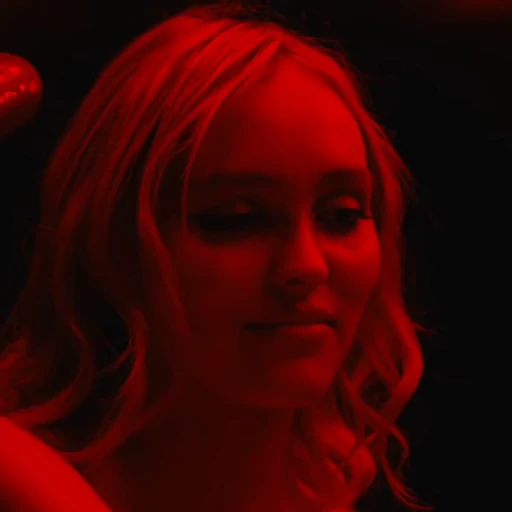 🩷 Стикер «Lily Depp» для Telegram