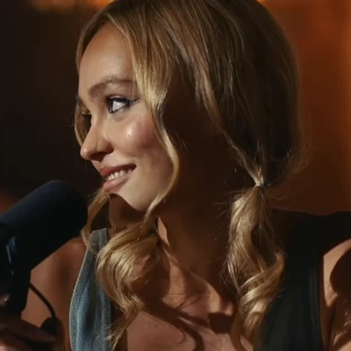 🩷 Стикер «Lily Depp» для Telegram