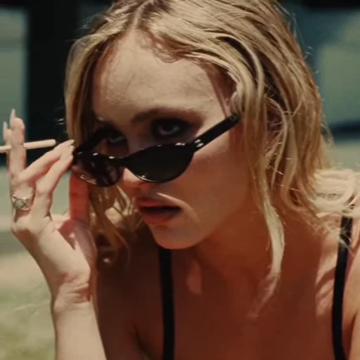 🩷 Стикер «Lily Depp» для Telegram