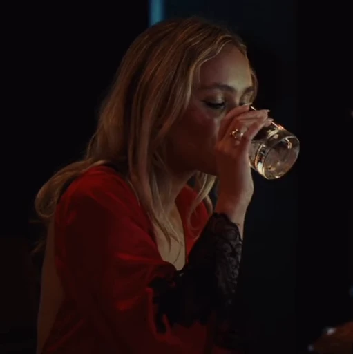 🩷 Стикер «Lily Depp» для Telegram