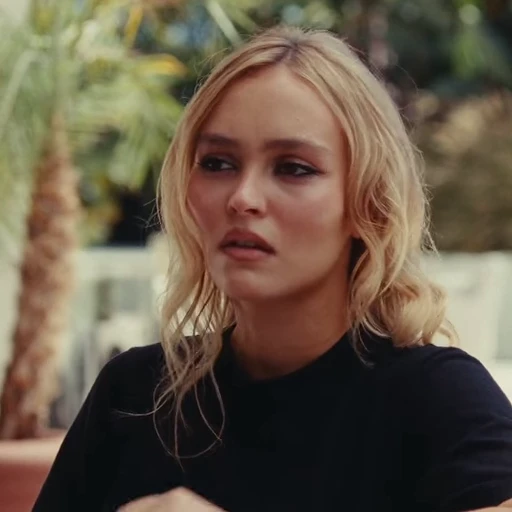 🩷 Стикер «Lily Depp» для Telegram