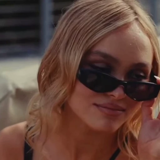 🩷 Стикер «Lily Depp» для Telegram