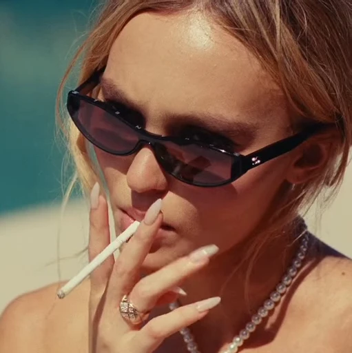 🩷 Стикер «Lily Depp» для Telegram