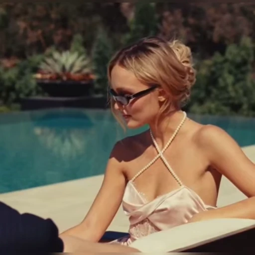 🩷 Стикер «Lily Depp» для Telegram