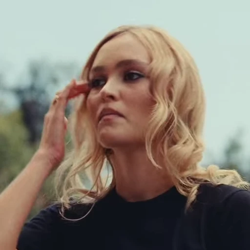 🩷 Стикер «Lily Depp» для Telegram