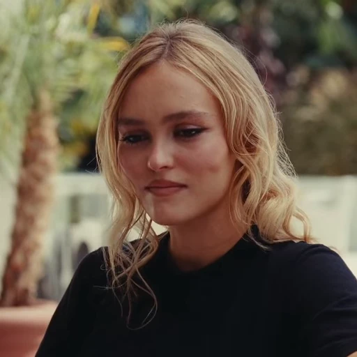 🩷 Стикер «Lily Depp» для Telegram