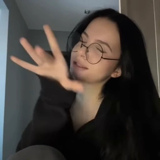🙃 Стикер «Лунаком» для Telegram