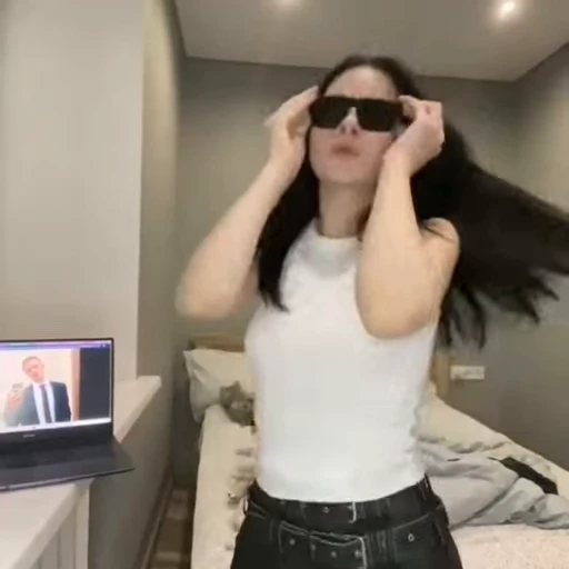💃 Стикер «Лунаком» для Telegram