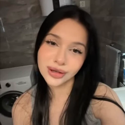 🥹 Стикер «Лунаком» для Telegram