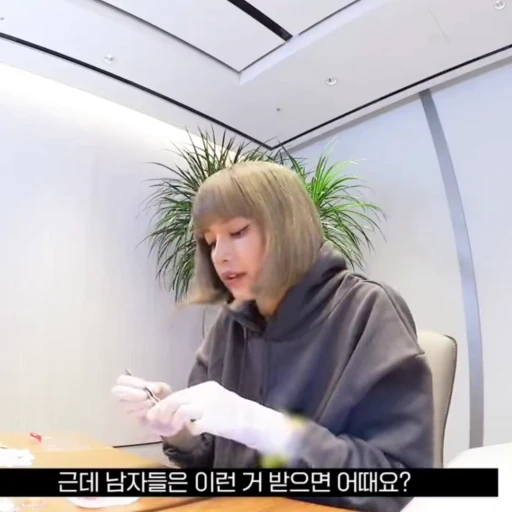😂 Стикер «Lisa» для Telegram