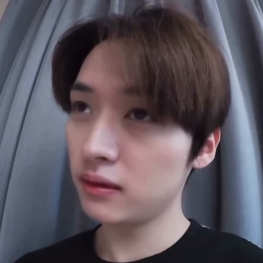🙄 Стикер «Cutie Lee know» для Telegram