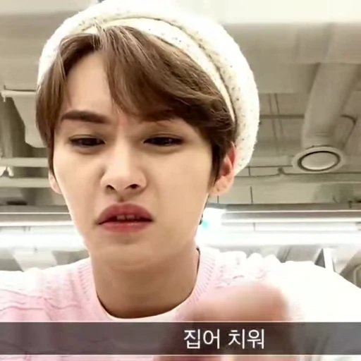 🤢 Стикер «Cutie Lee know» для Telegram
