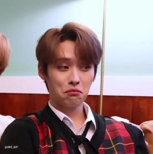 😏 Стикер «Cutie Lee know» для Telegram