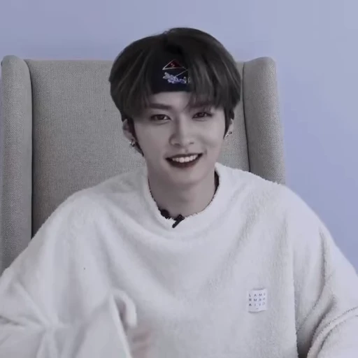 🐚 Стикер «Cutie Lee know» для Telegram