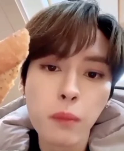 😛 Стикер «Cutie Lee know» для Telegram