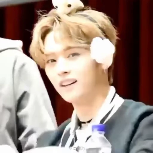 ❤️ Стикер «Cutie Lee know» для Telegram