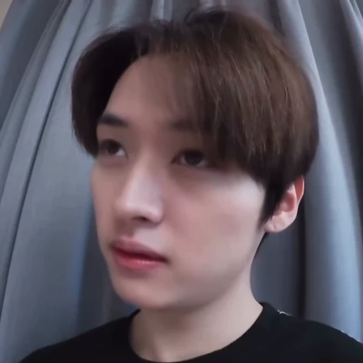 🤨 Стикер «Cutie Lee know» для Telegram