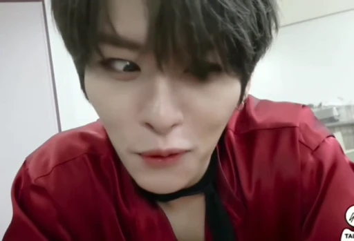 😏 Стикер «Cutie Lee know» для Telegram