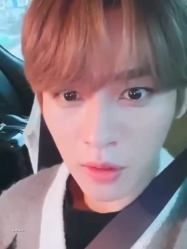 😮 Стикер «Cutie Lee know» для Telegram