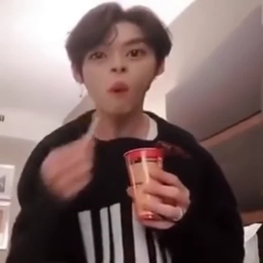 🙂 Стикер «Cutie Lee know» для Telegram