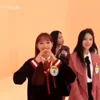Стикер 20 Loona My Girl
