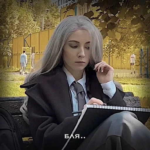🧛 Стикер «louie» для Telegram