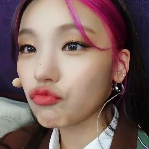 😚 Стикер «Йеджи» для Telegram