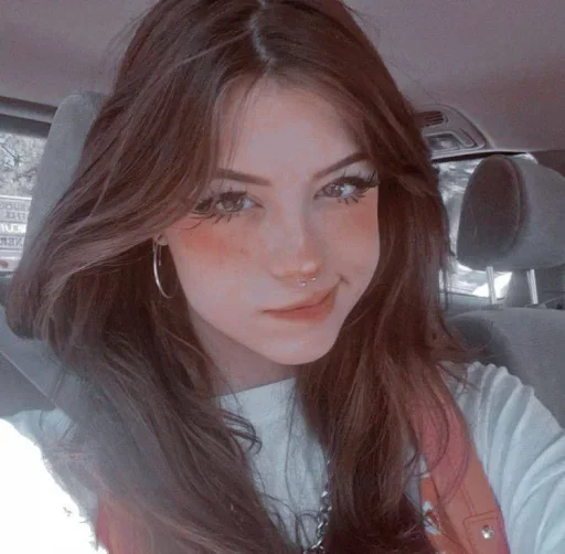 ❤️ Стикер «Hannah» для Telegram