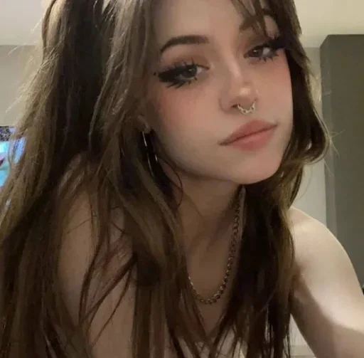 ❤️ Стикер «Hannah» для Telegram
