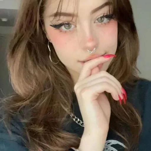 ❤️ Стикер «Hannah» для Telegram