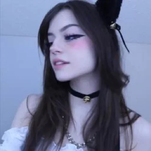 ❤️ Стикер «Hannah» для Telegram