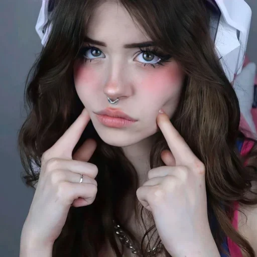 ❤️ Стикер «Hannah» для Telegram