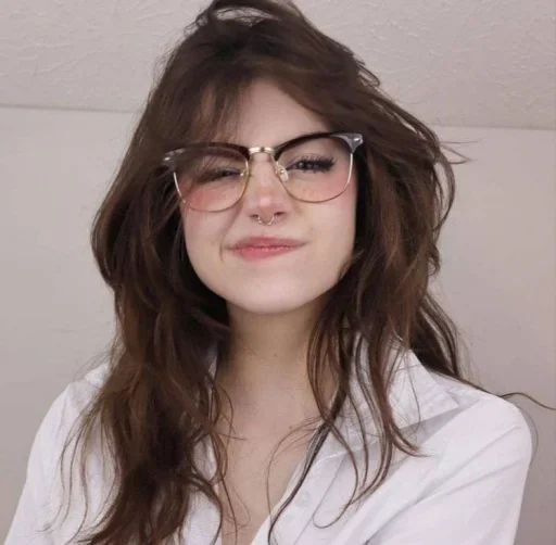 ❤️ Стикер «Hannah» для Telegram