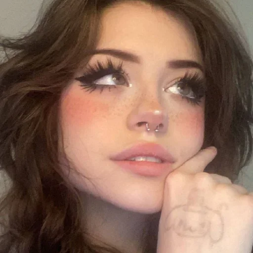 ❤️ Стикер «Hannah» для Telegram