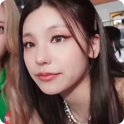 👜 Стикер «yeji itzy» для Telegram