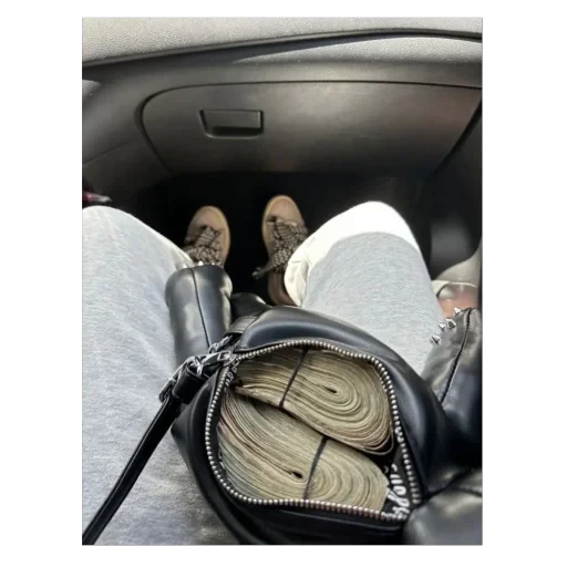 🫥 Стикер «love money» для Telegram