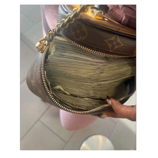 🫥 Стикер «love money» для Telegram