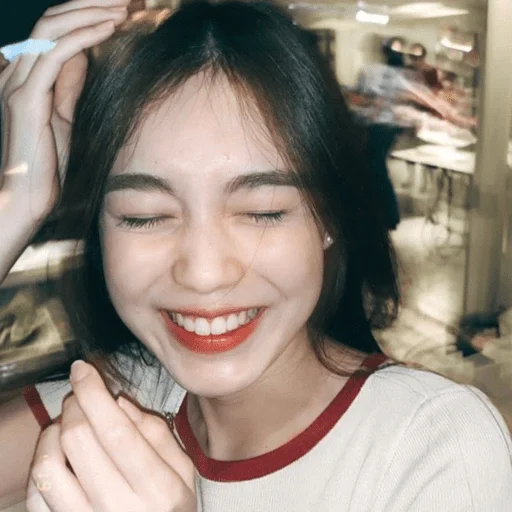 Стикерпак lee si young для Telegram