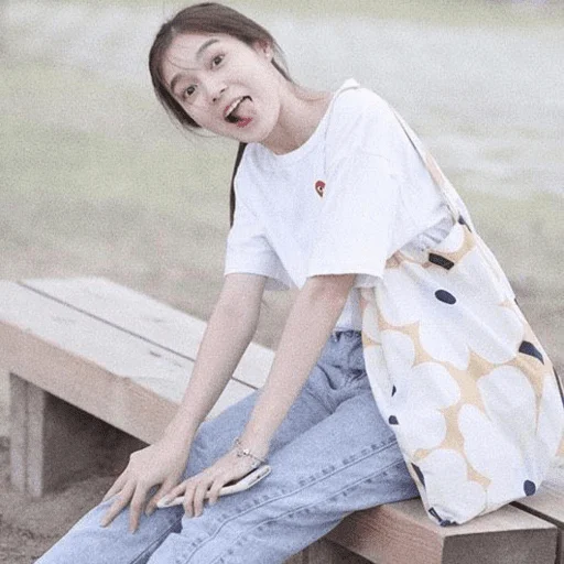 ❤️ Стикер «lee si young» для Telegram
