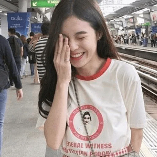 ❤️ Стикер «lee si young» для Telegram