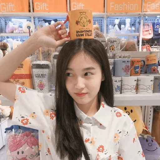 ❤️ Стикер «lee si young» для Telegram