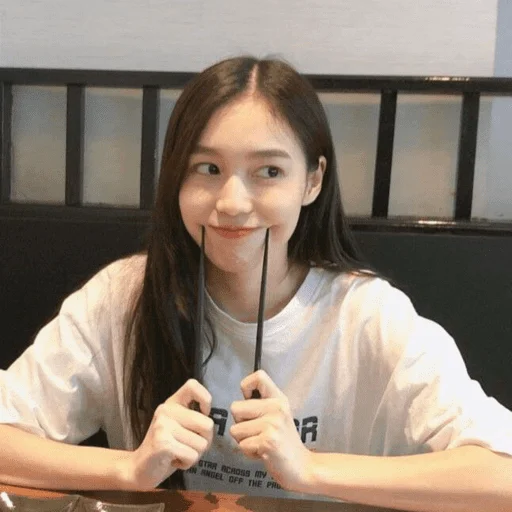 ❤️ Стикер «lee si young» для Telegram